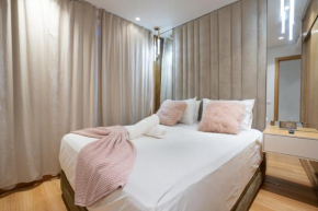 Adorable King Bed Flat .Perfect for long Stays
